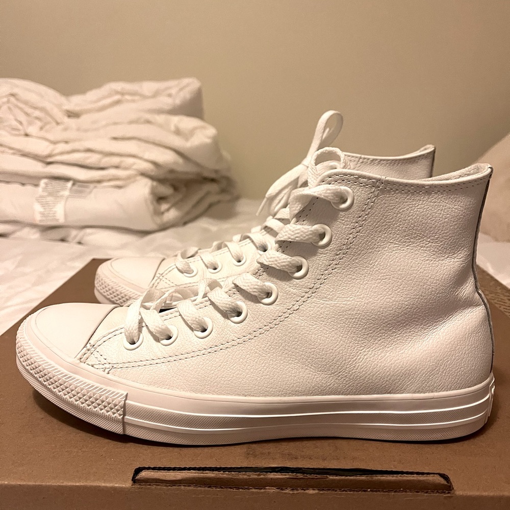 Converse Leather High Top Shoe Size 7 Men Women 9